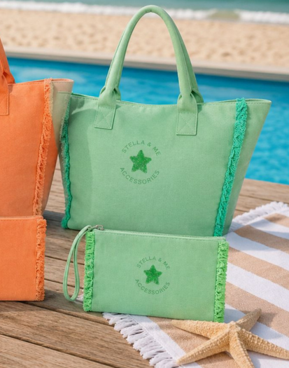 Bolso cremallera y flecos verde