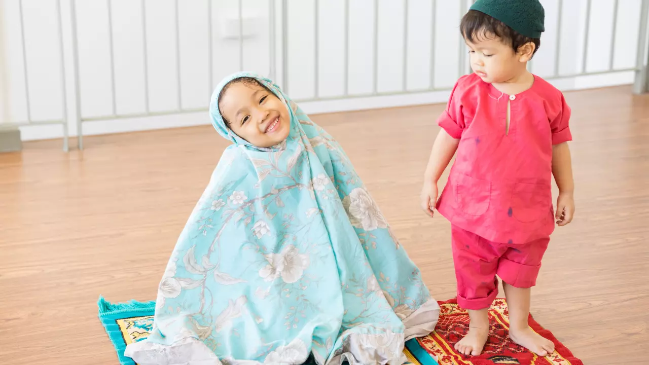 Kids offering Namaz.webp