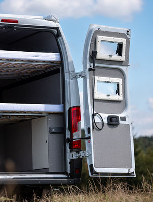 zabudowa kampera opel movano - tył