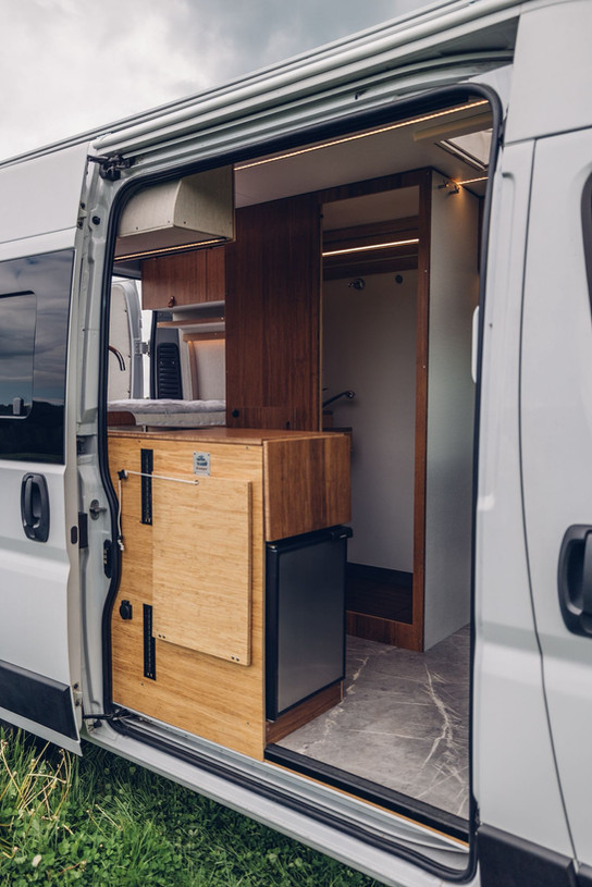 zabudowa kampera wejście
campervan conversion entrance 