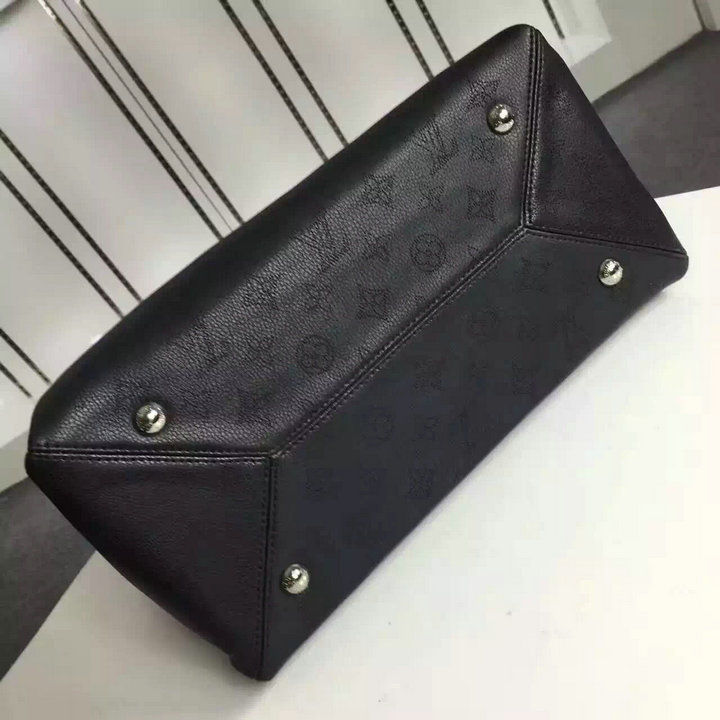 Thumbnail: LOUIS VUITTON Mahina Sevres Leather  Bag