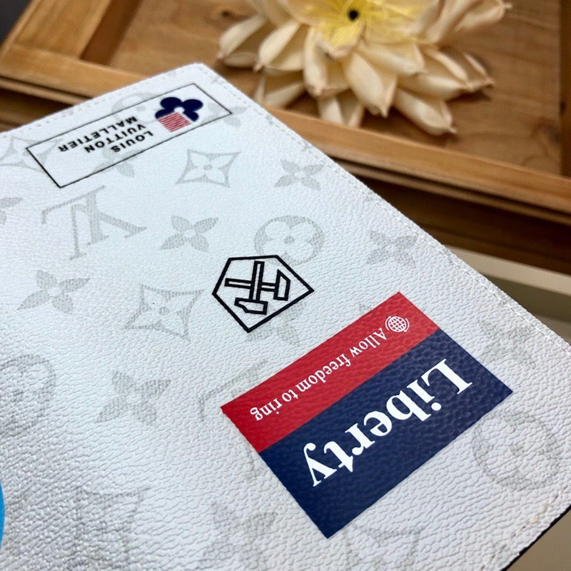 Thumbnail: LOUIS VUITTON Canvas Leather Wallet