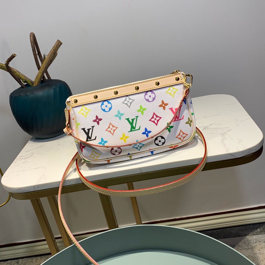 LOUIS VUITTON POCHETTE