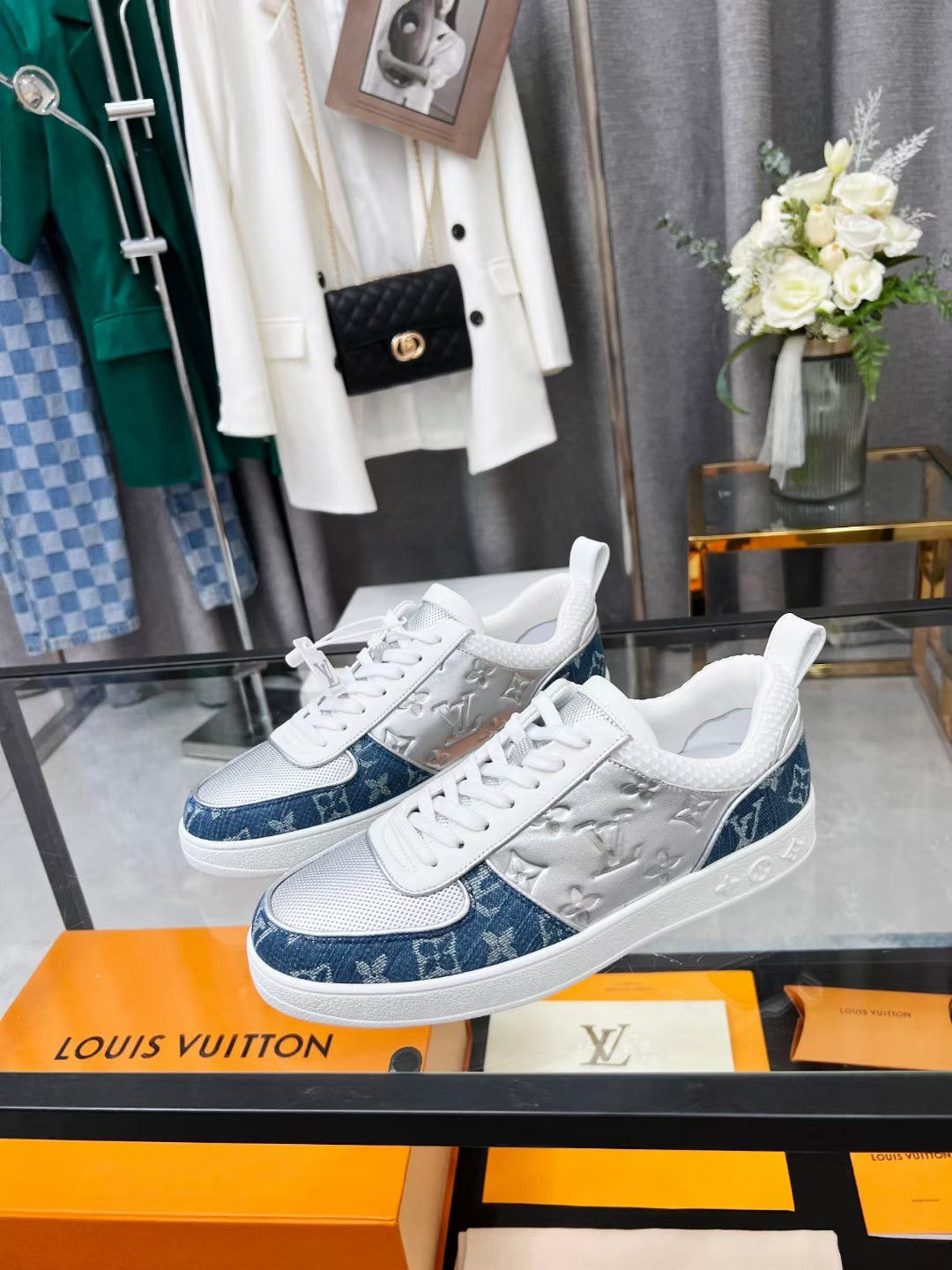 LOUIS VUITTON SNEAKERS