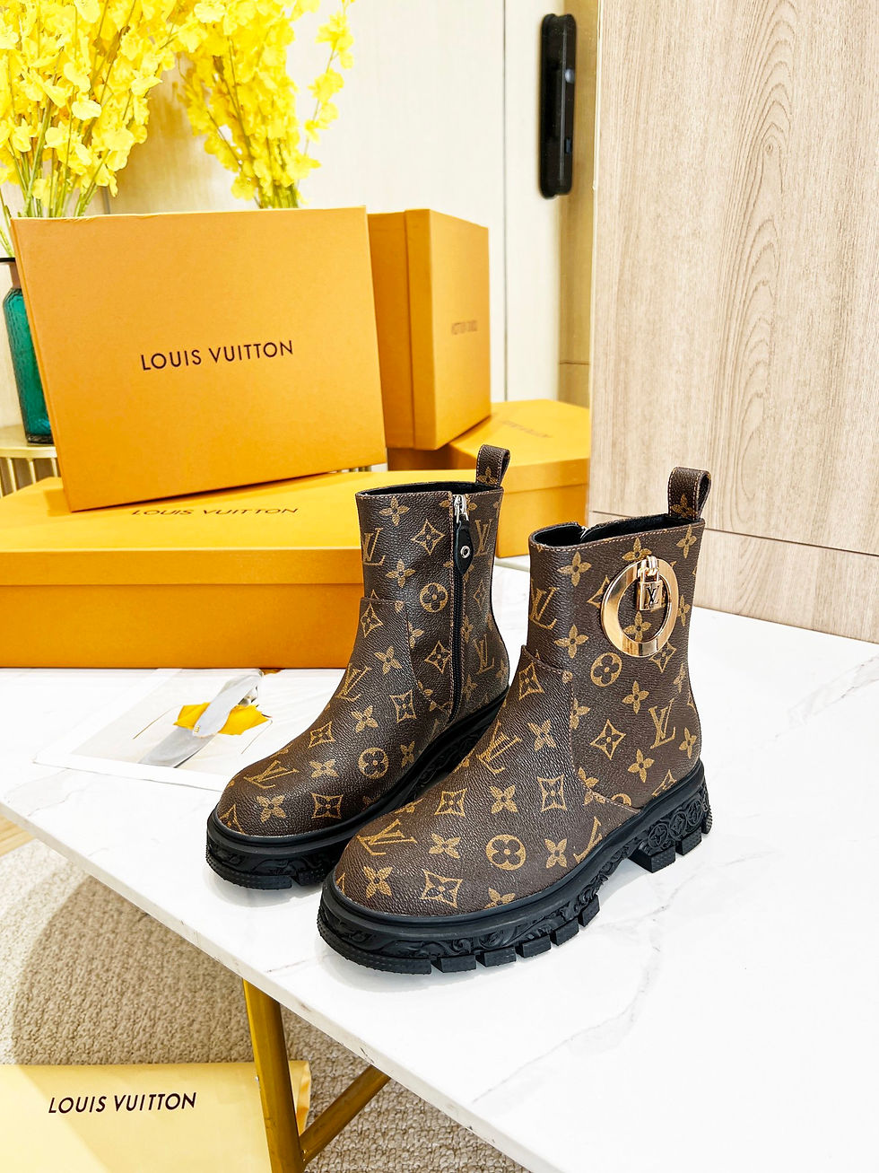 Thumbnail: LOUIS VUITTON SHOE 