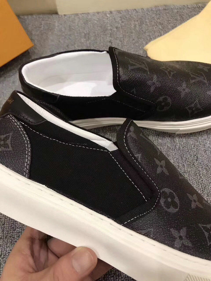 Thumbnail: LOUIS VUITTON Mens Sneakers