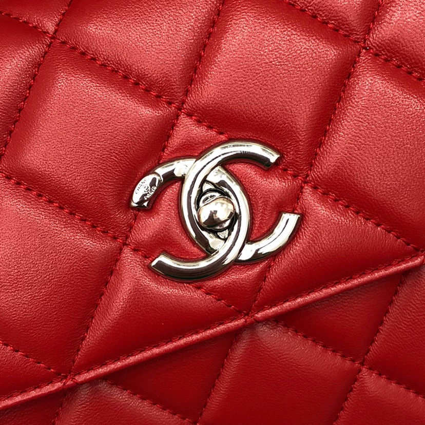 Thumbnail: CHANEL Lambskin Silver Hard-Ware Leather Bag