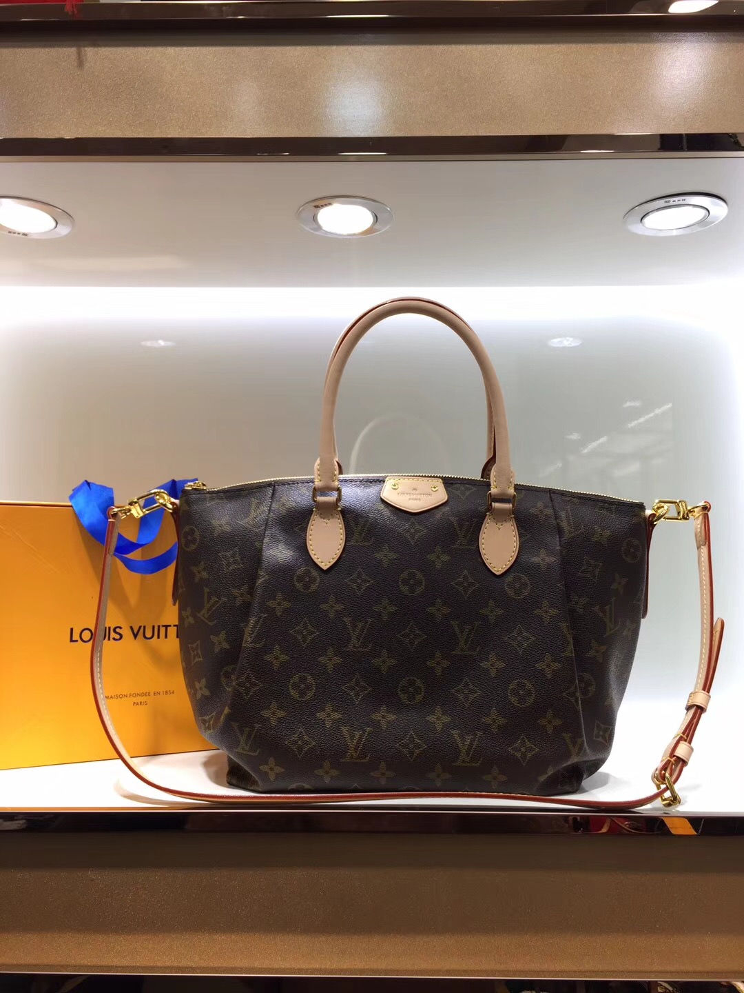 LOUIS VUITTON TURENNE MM