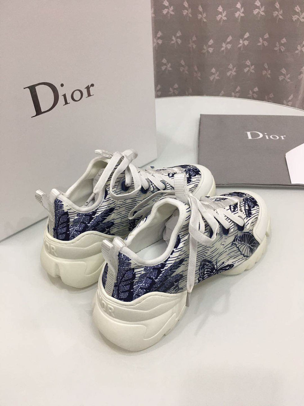 Thumbnail: DIOR Sneaker