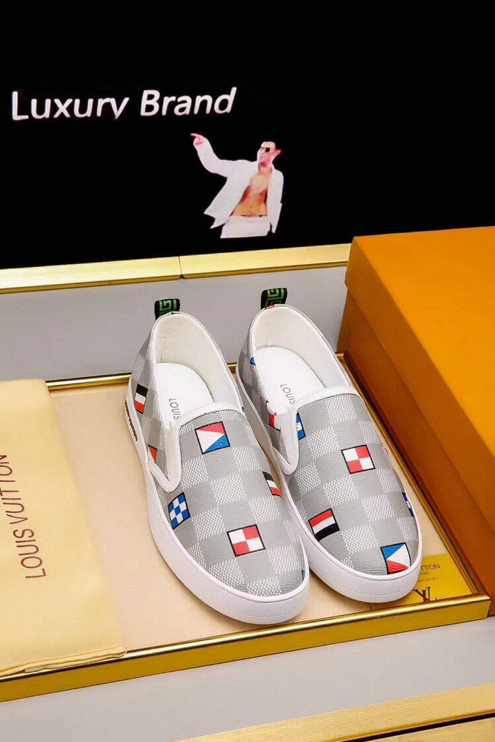 Thumbnail: LOUIS VUITTON Mens Sneakers