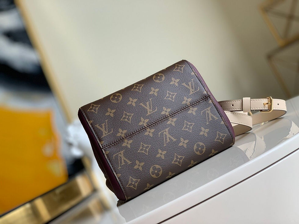 Thumbnail: LOUIS VUITTON Shoulder Bag