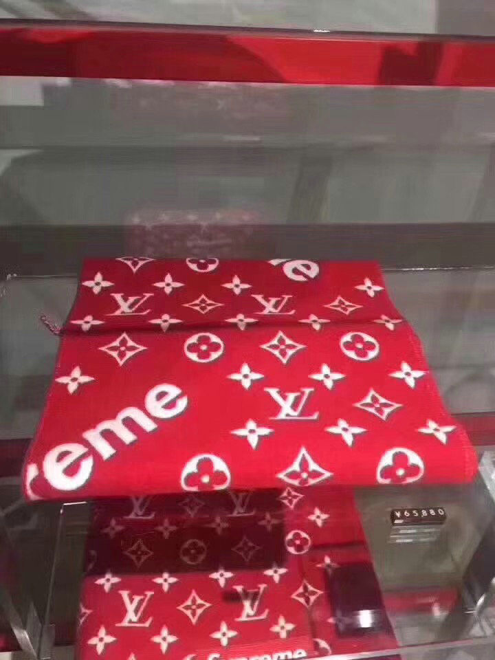 Thumbnail: LOUIS VUITTON Supreme Classic Lamb Scarf