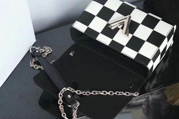 Thumbnail: LOUIS VUITTON Twist MM Rouge ecussons Bag