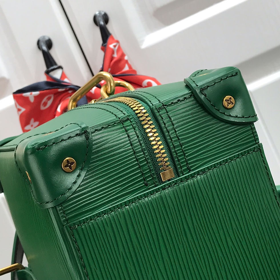 Thumbnail: LOUIS VUITTON RUNWAY