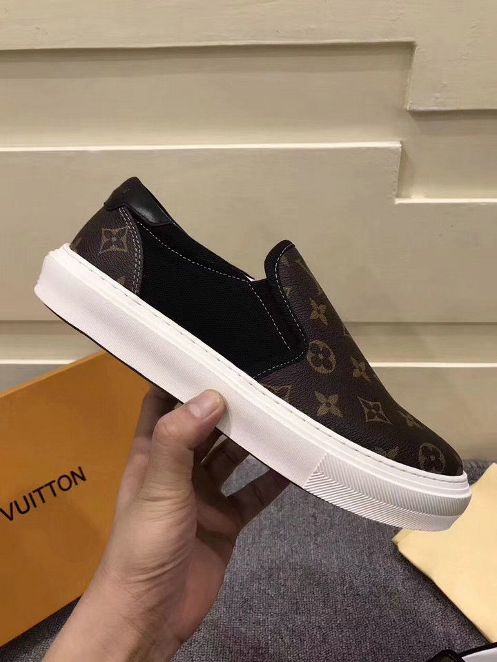 Thumbnail: LOUIS VUITTON Mens Sneakers