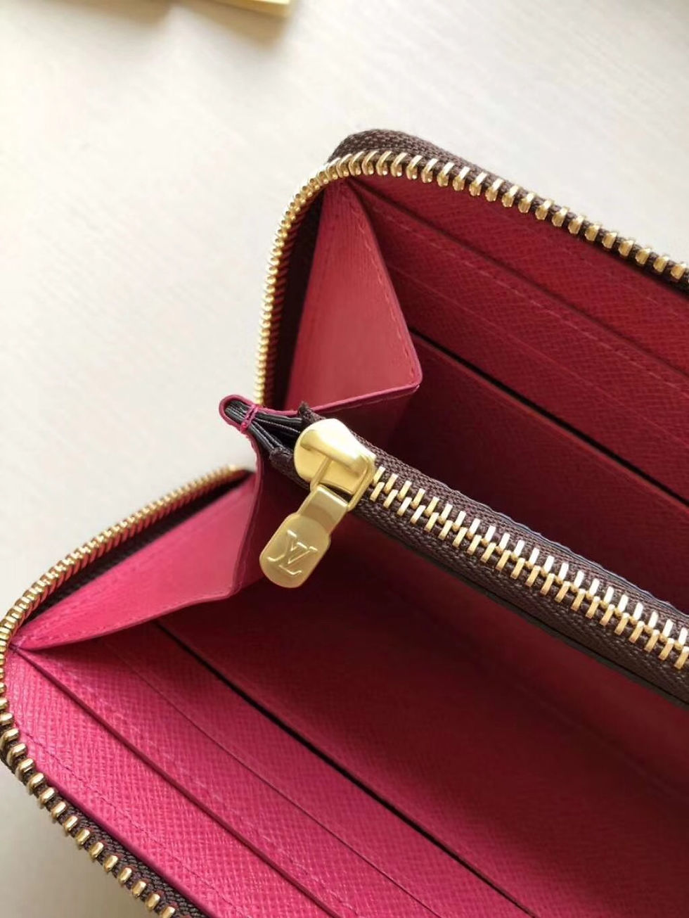 Thumbnail: LOUIS VUITTON ZIPPY WALLET