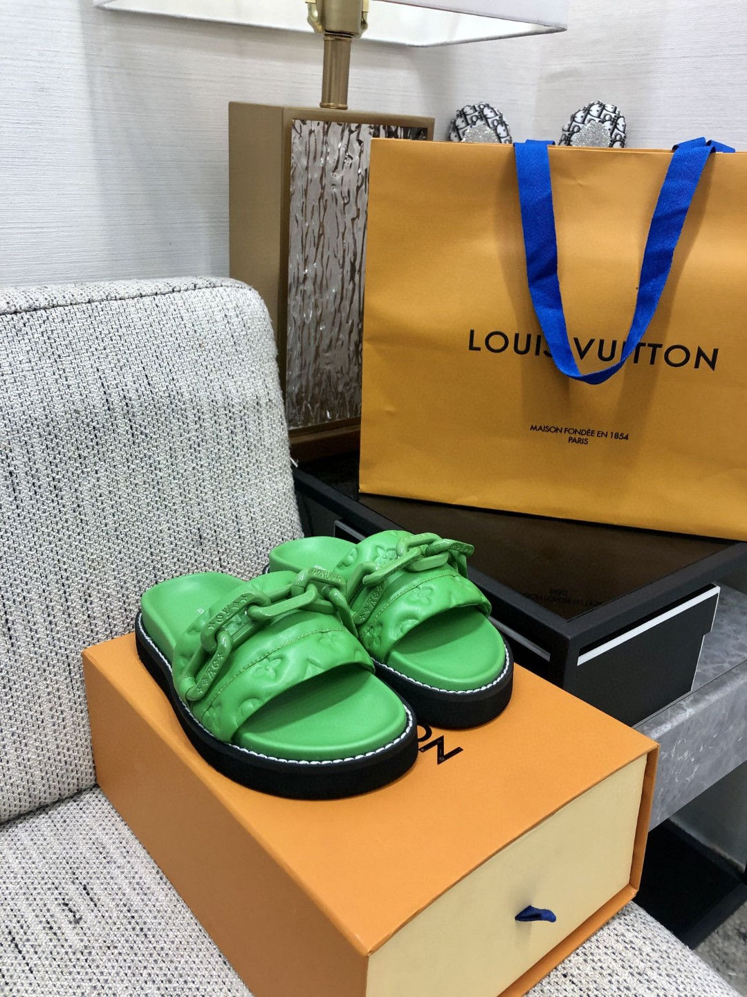 LOUIS VUITTON SLIDE 