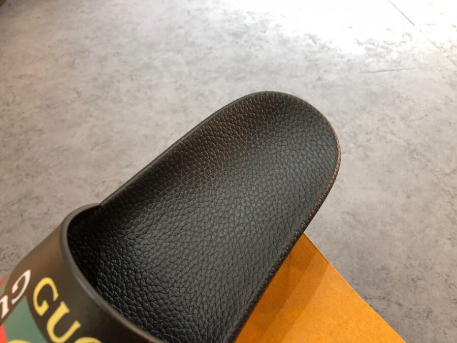 Thumbnail: GUCCI Leather Slippers