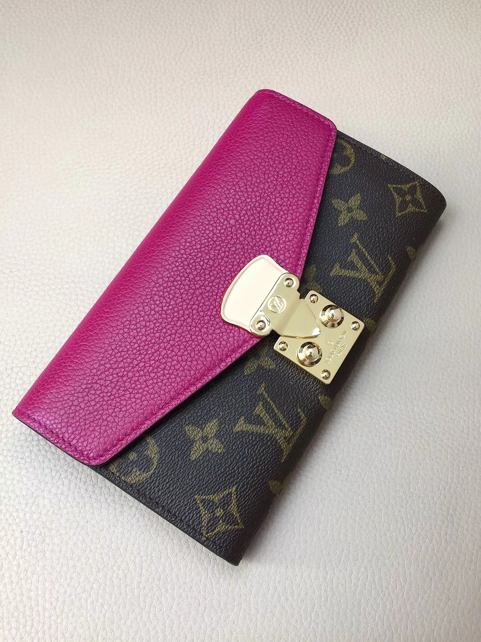 Thumbnail: LOUIS VUITTON Monogram Light Bordeaux Leather Purse