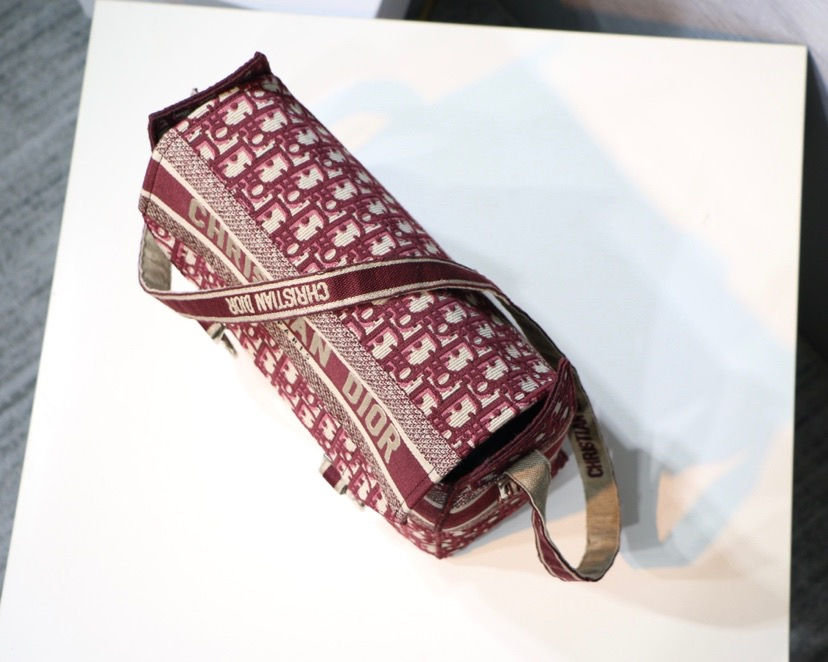 Thumbnail: DIOR OBLIQUE Messenger Bag