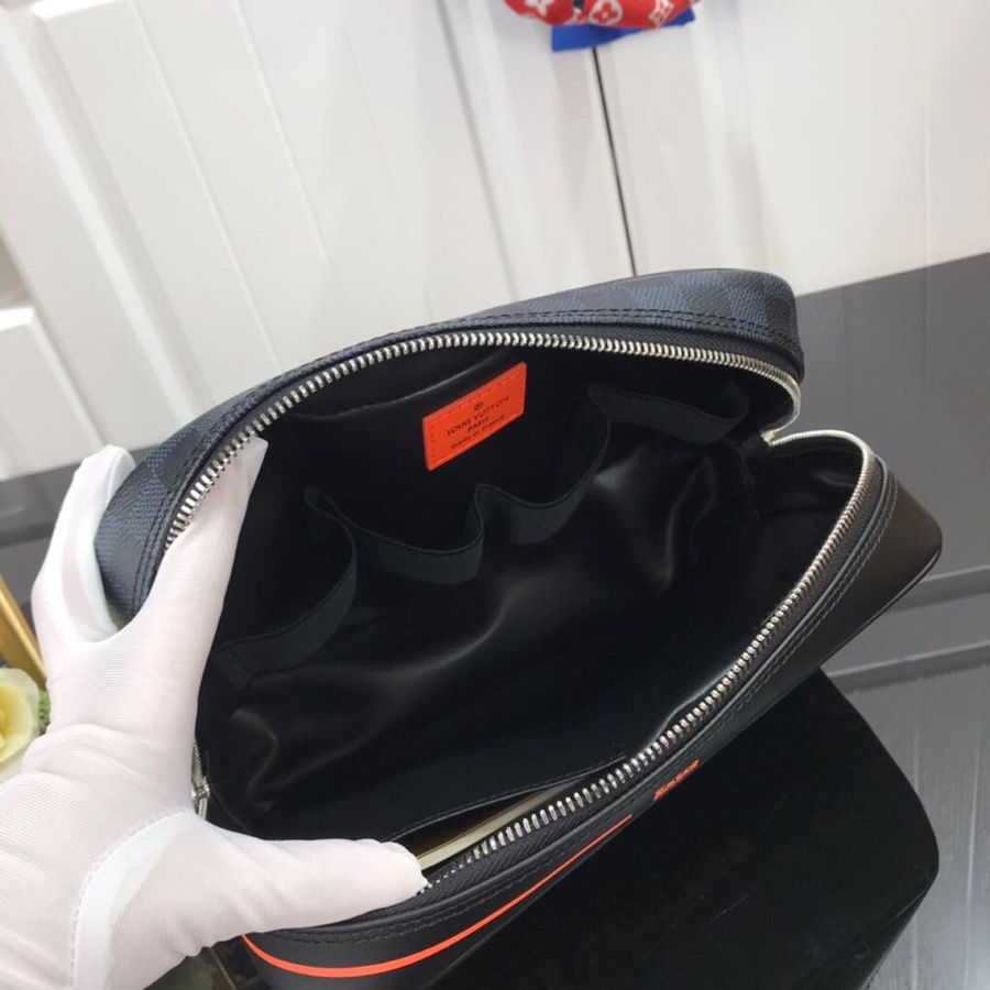 Thumbnail: LOUIS VUITTON PURSE