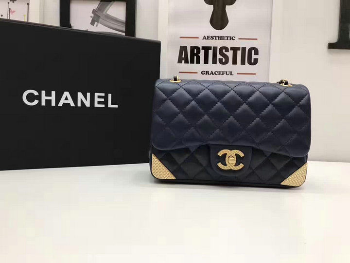 Miniaturbild: CHANEL Quilted Sheepskin Leather Bag