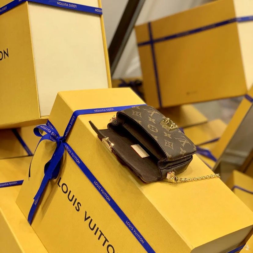 Thumbnail: LOUIS VUITTON MINI BAG