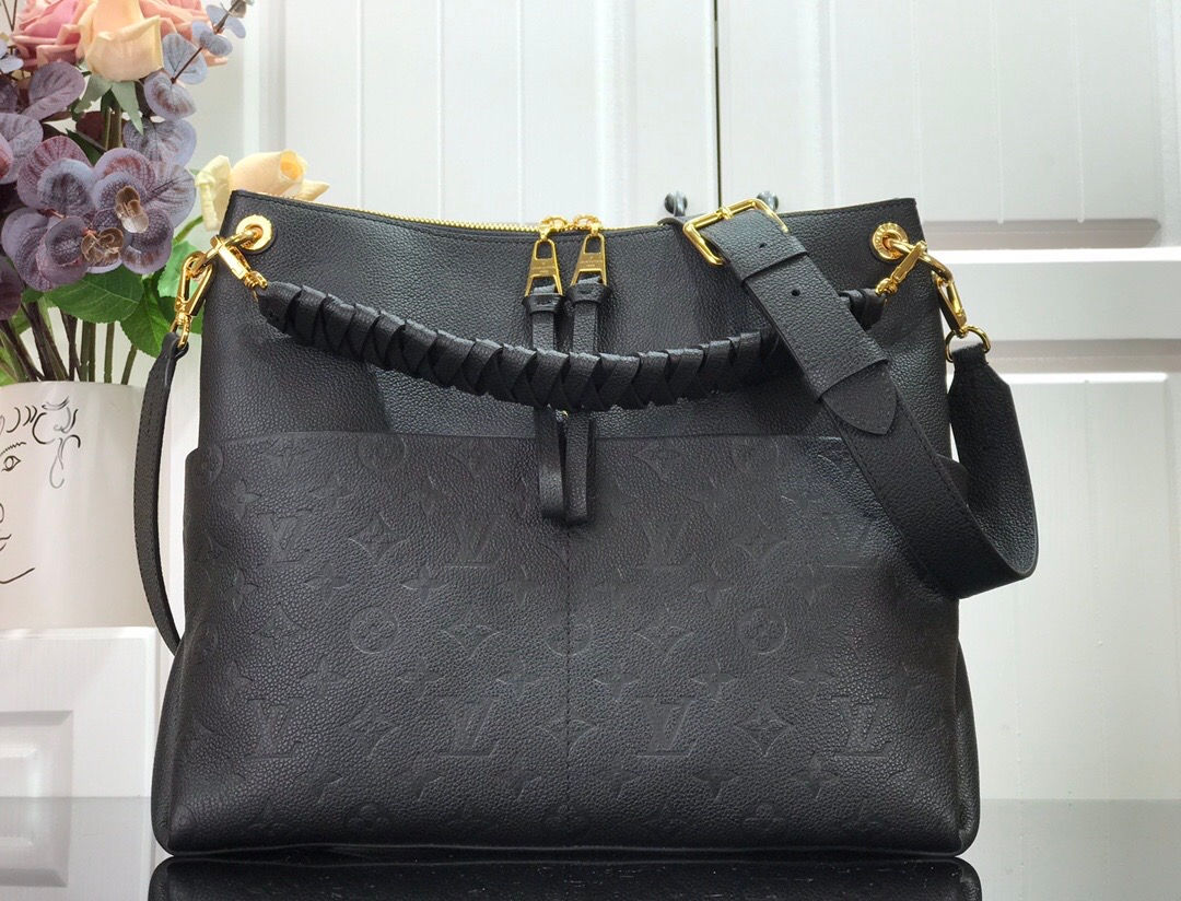 LOUIS VUITTON Shoulder Bag