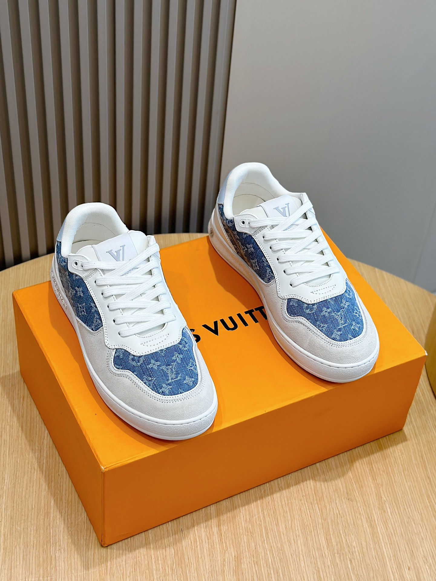 LOUIS VUITTON SHOE