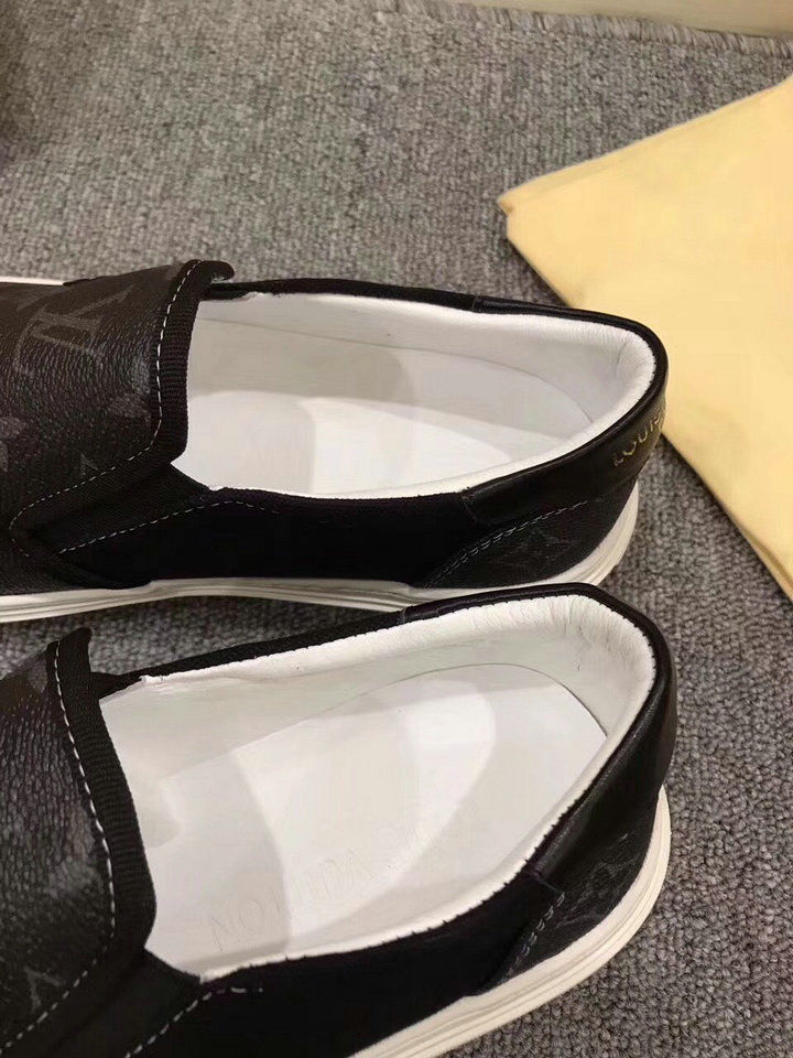 Thumbnail: LOUIS VUITTON Mens Sneakers
