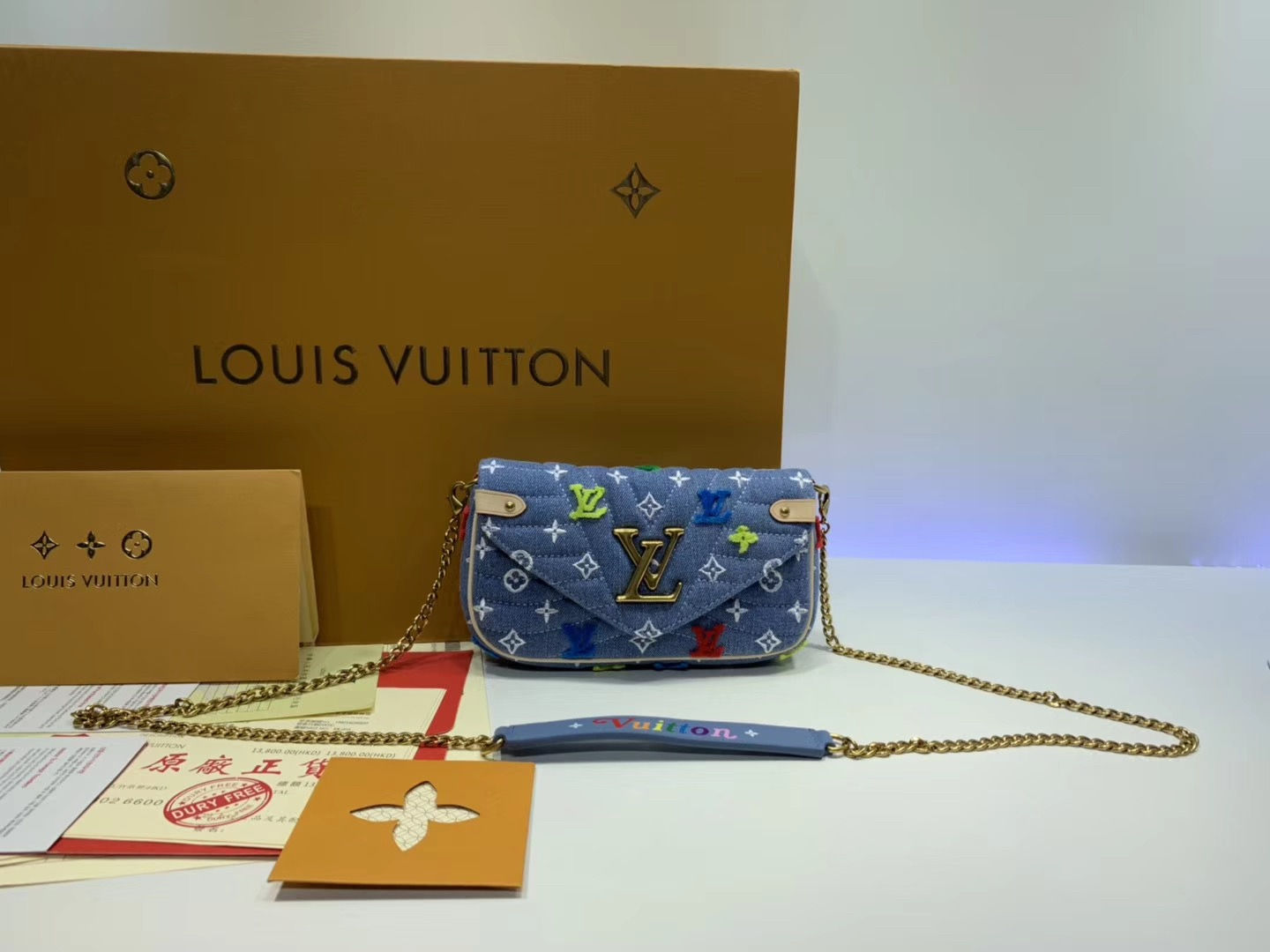 LOUIS VUITTON NEW WAVE CHAIN POCHETTE