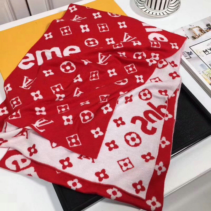 Thumbnail: LOUIS VUITTON Supreme Classic Lamb Scarf