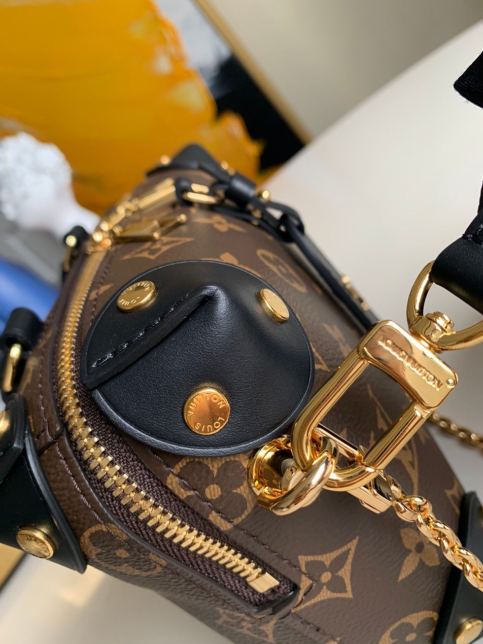 Thumbnail: LOUIS VUITTON Crossbody Bag