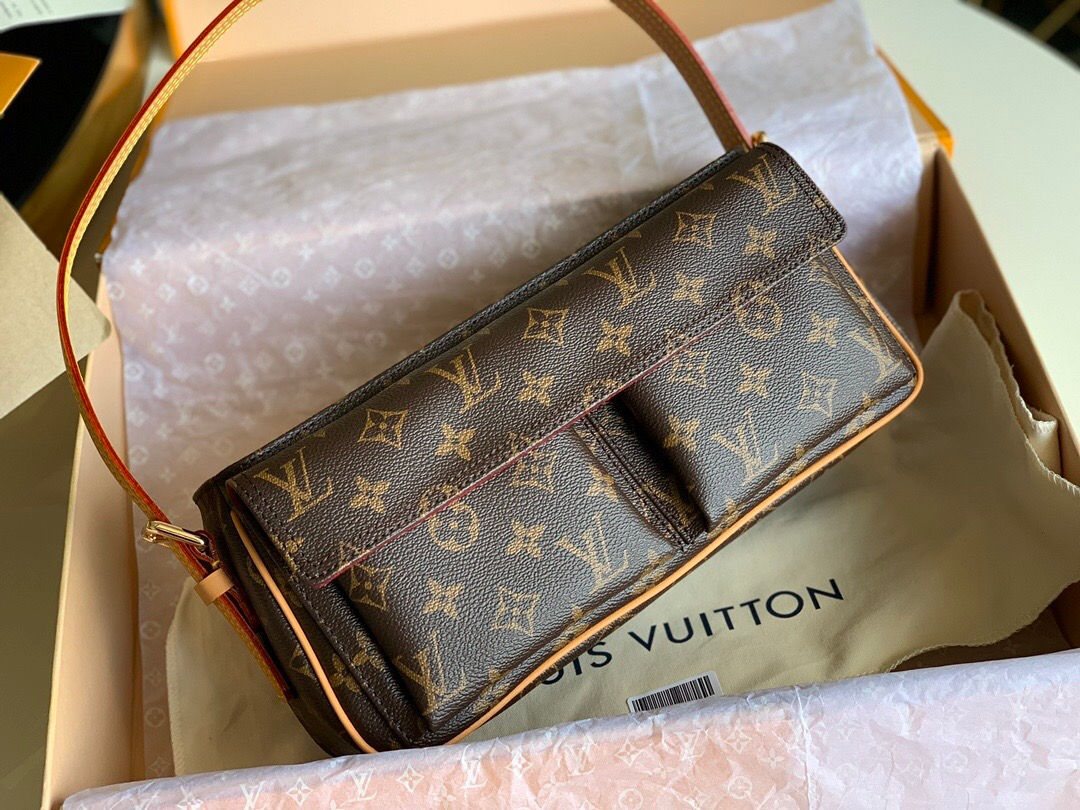 LOUIS VUITTON Shoulder Bag 