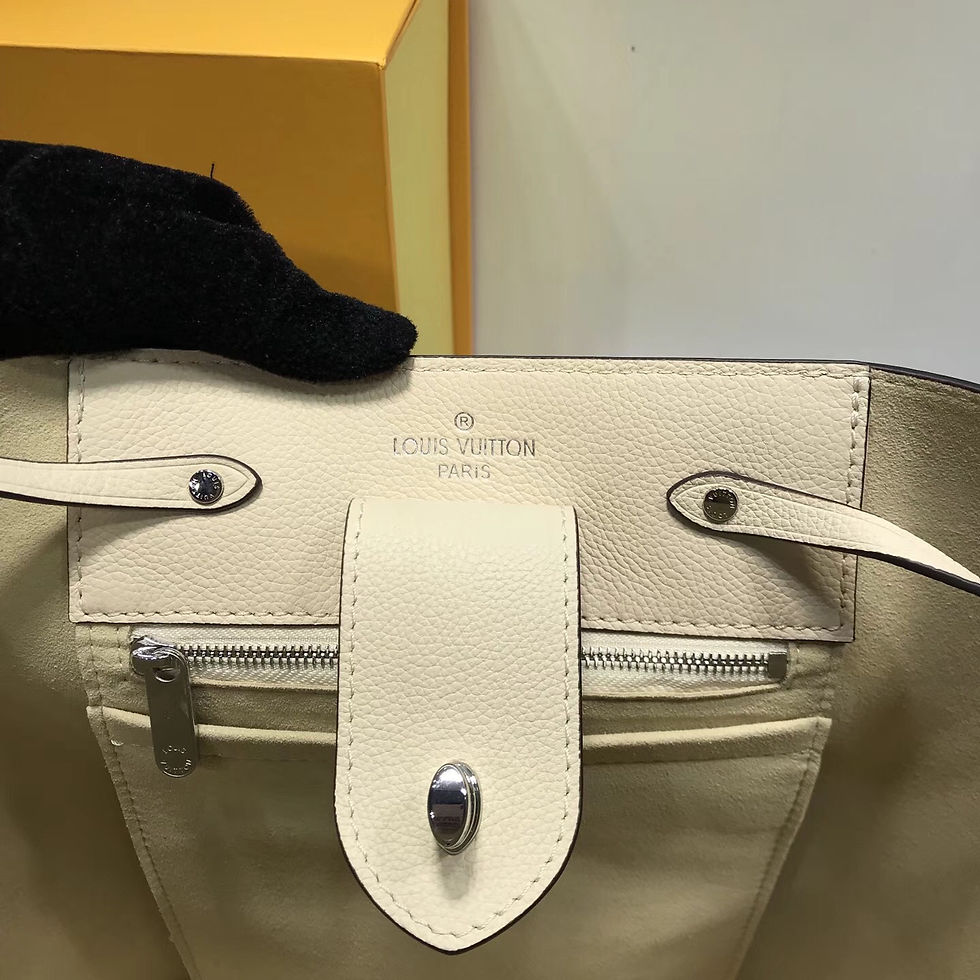 Thumbnail: LOUIS VUITTON Lockme Bucket Leather Bag
