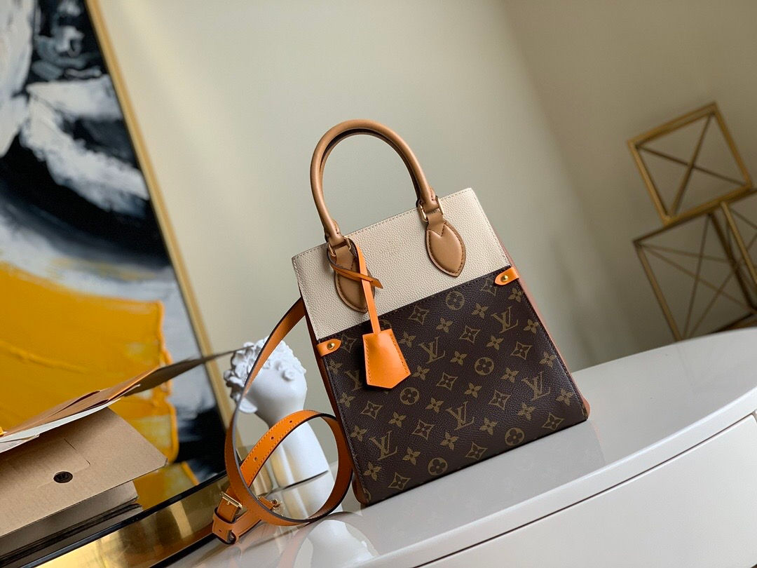 LOUIS VUITTON Shoulder Bag