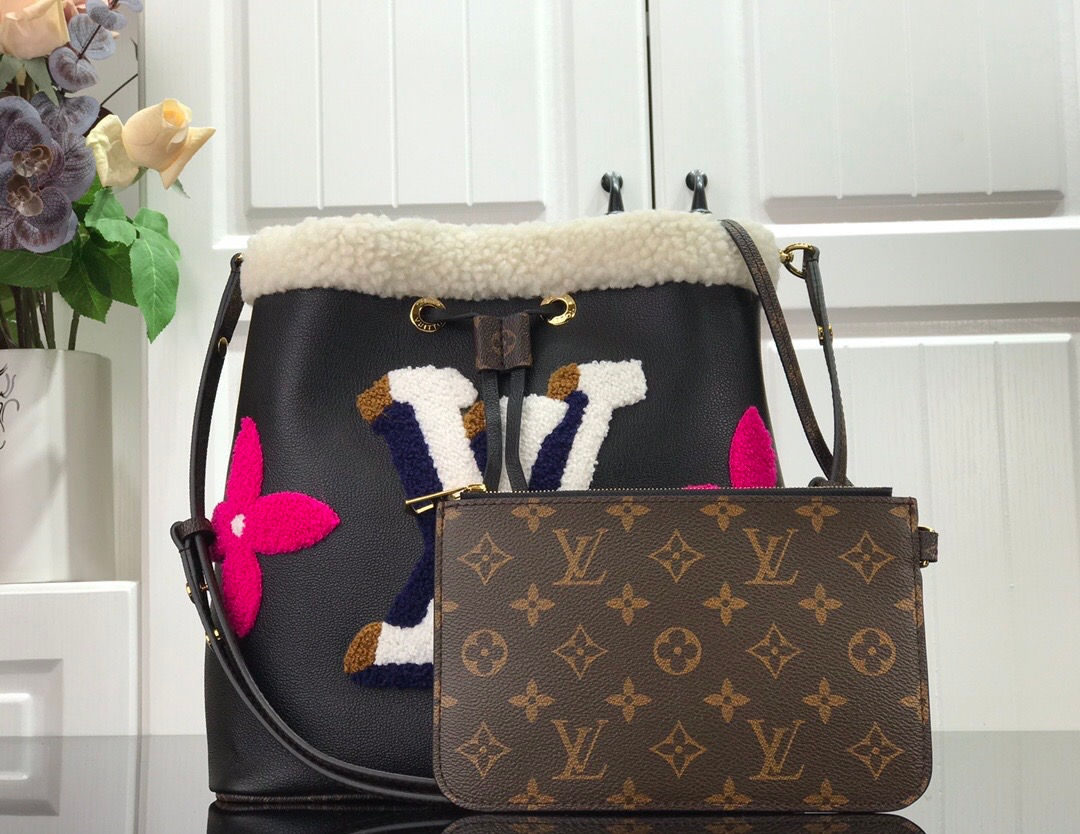 LOUIS VUITTON SHOULDER BAG
