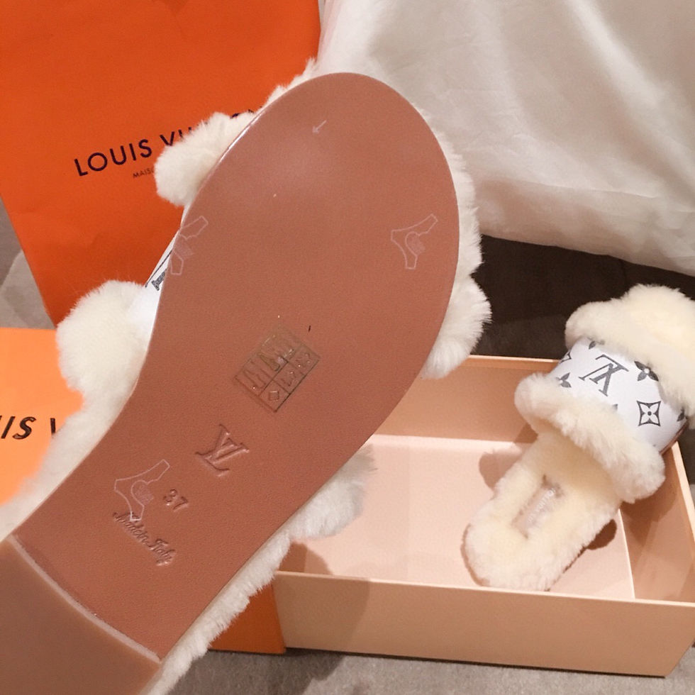 Thumbnail: LOUIS VUITTON Slippers