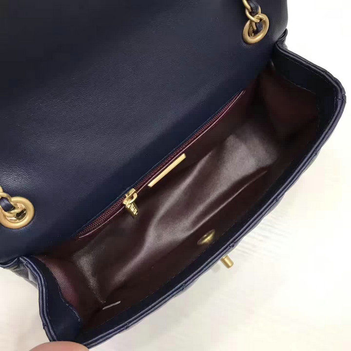 Miniaturbild: CHANEL Quilted Sheepskin Leather Bag