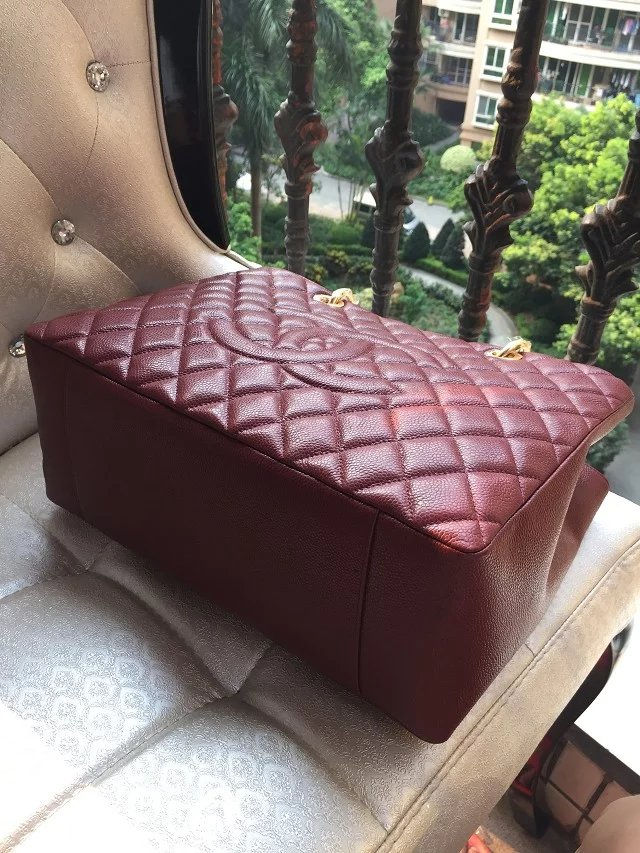 Thumbnail: CHANEL CC Gold Hard-Ware Quilted Caviar Leather Bag