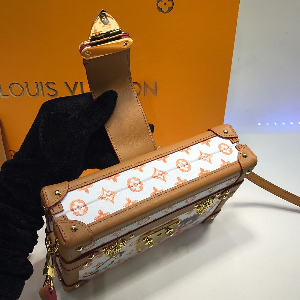 Thumbnail: LOUIS VUITTON Petite Malle