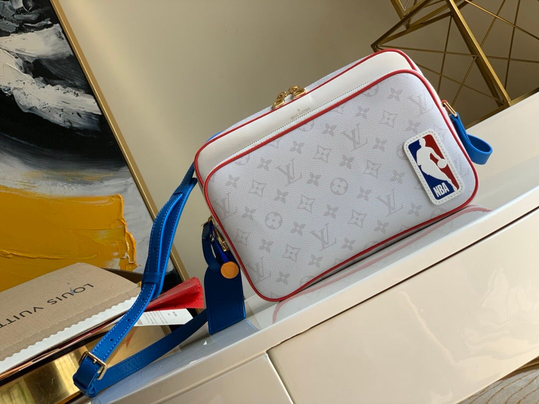 LOUIS VUITTON CROSSBODY BAG 