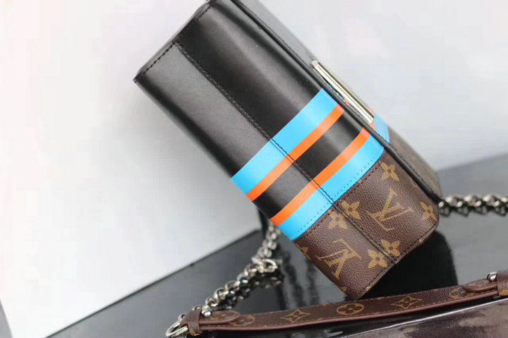 Thumbnail: LOUIS VUITTON Twist MM Rouge ecussons Bag