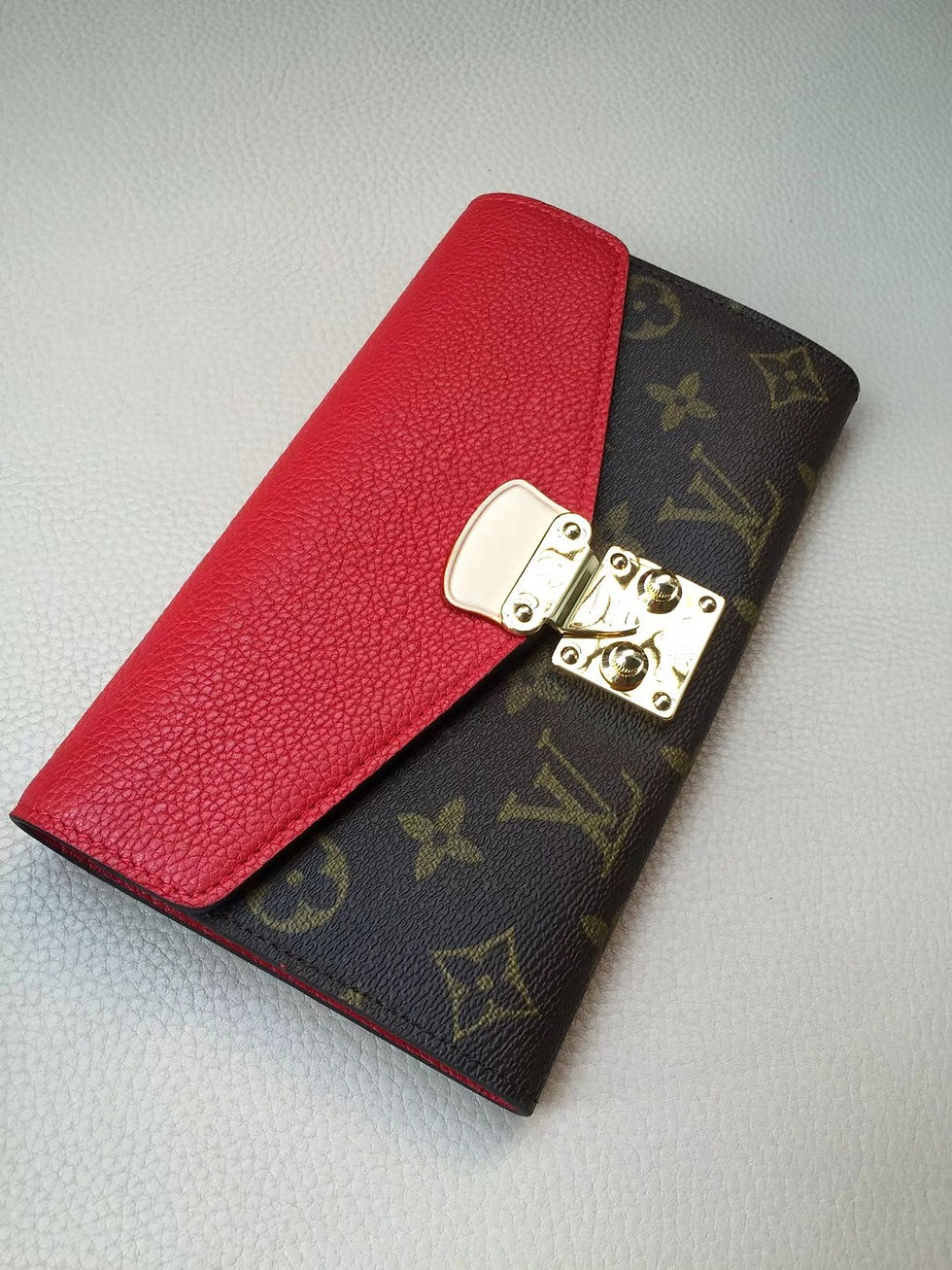 Thumbnail: LOUIS VUITTON Monogram Leather Purse
