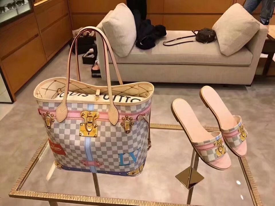 Thumbnail: LOUIS VUITTON Leather Slippers