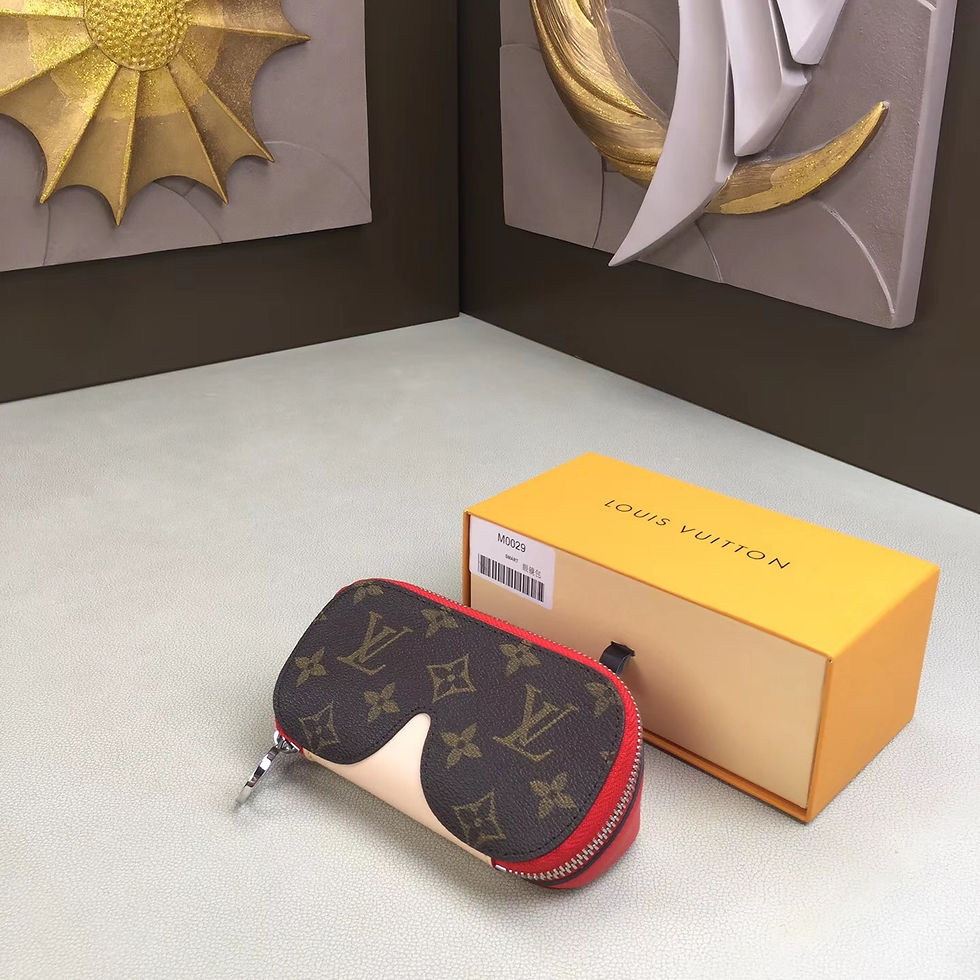 Thumbnail: LOUIS VUITTON Leather Purse