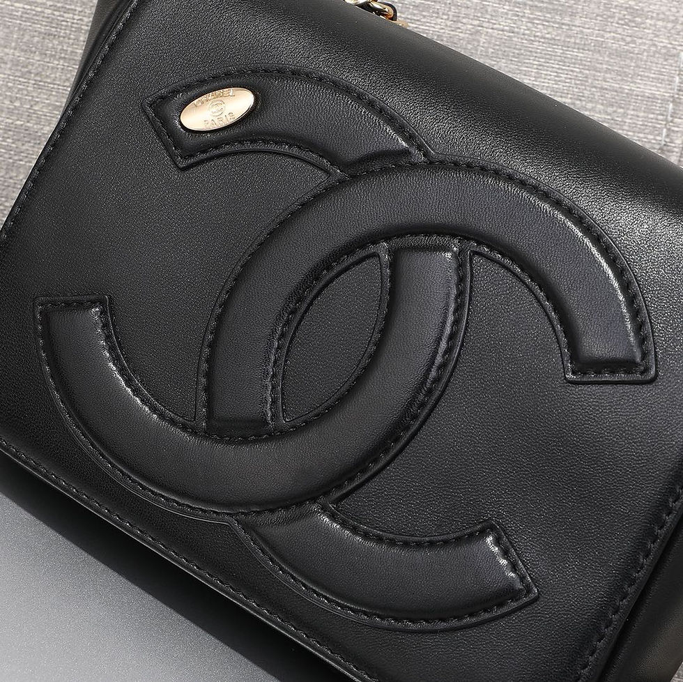 Thumbnail: CHANEL Small Leather Purse