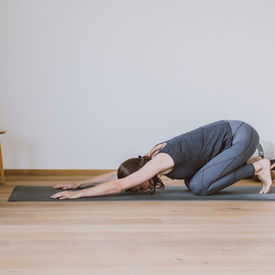 Alin Mainka in einer Yoga-Pose.