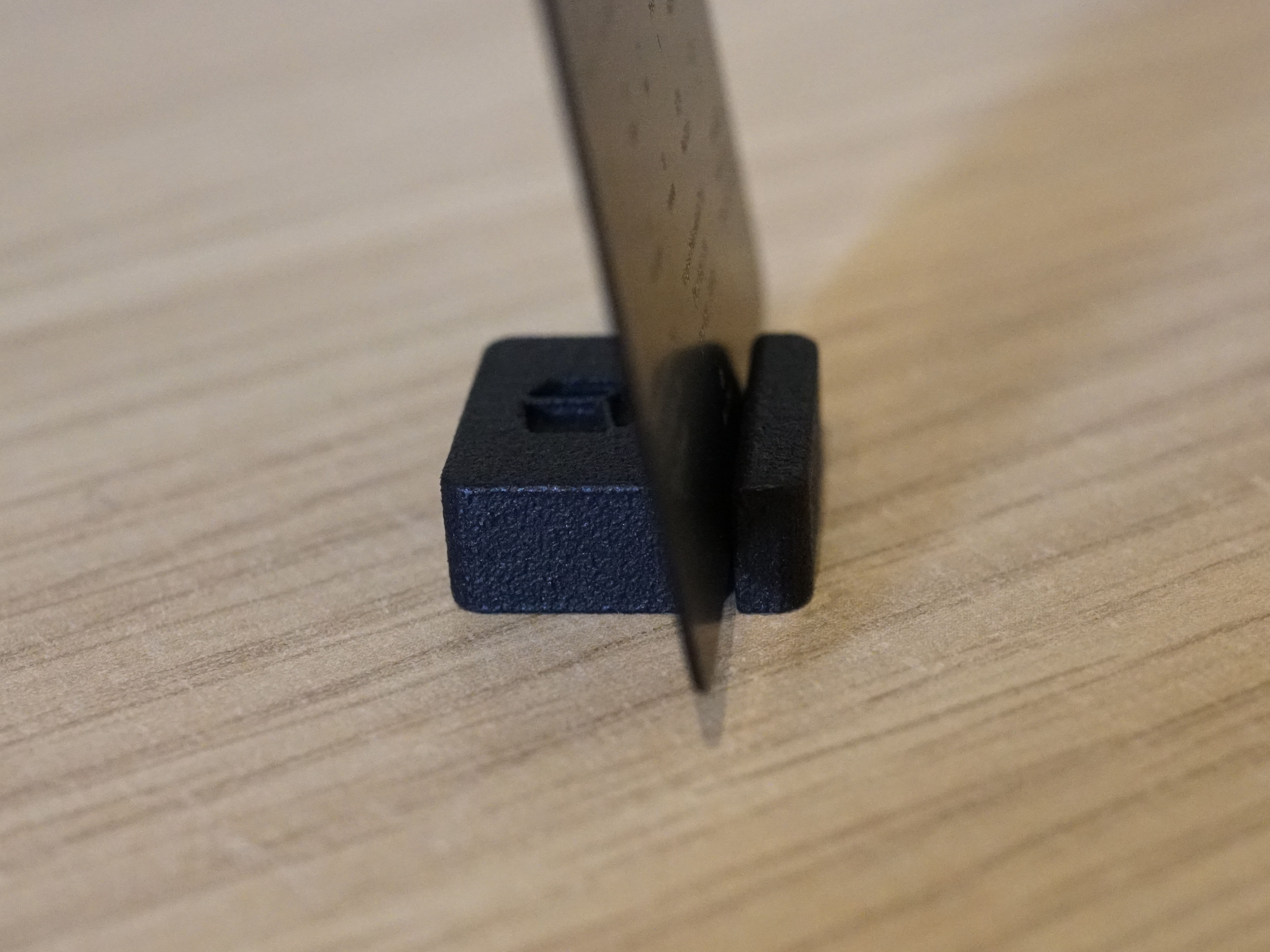 Single-Slot Card Stand