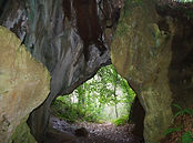 Cuevas de Andina en el occidente de Asturias, monumento natural ideal para excursiones familiares.